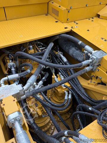 Rupsgraver CATERPILLAR 352 mit CE und EPA