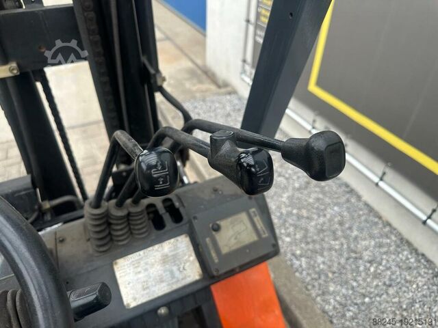 VS-22045 Triplex LPG Heftruck Toyota Sidehift Freelift bj2001 TOYOTA 7FGCU30