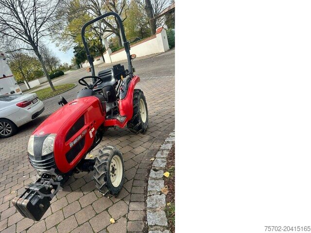 Tractor Branson 2900 Traktor