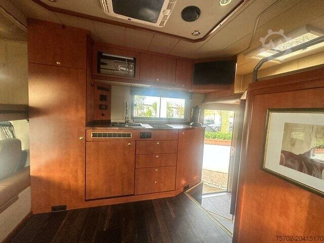 Szarvasmarha-szállító teherautó Scania P310 6 Pferde Popout Wohnmobilzulassung