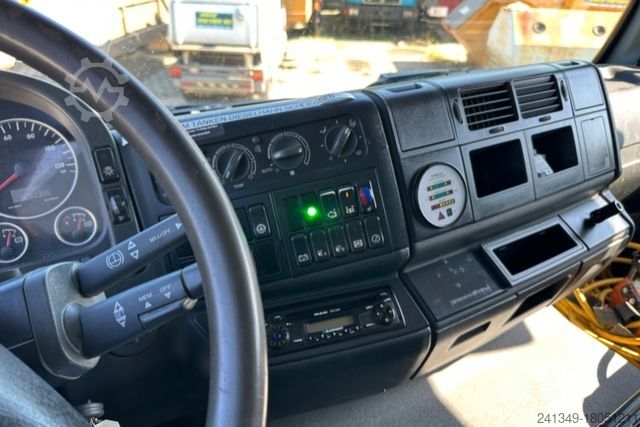 Betonpompwagen MAN TGA 41.440 8x4 Hallenpumpe 31M-5