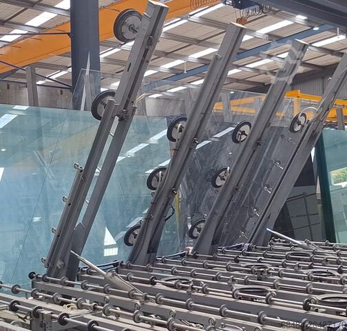 Glassnijtafel Lisec GFB - 37/33 RE shape cutting with