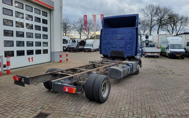 Chassis with cab Renault D 240 P 4x2 12 TON CHASSIS CABINE - 20-BHN-3 - ...