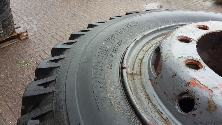 Wiel met band Vredenstein banden