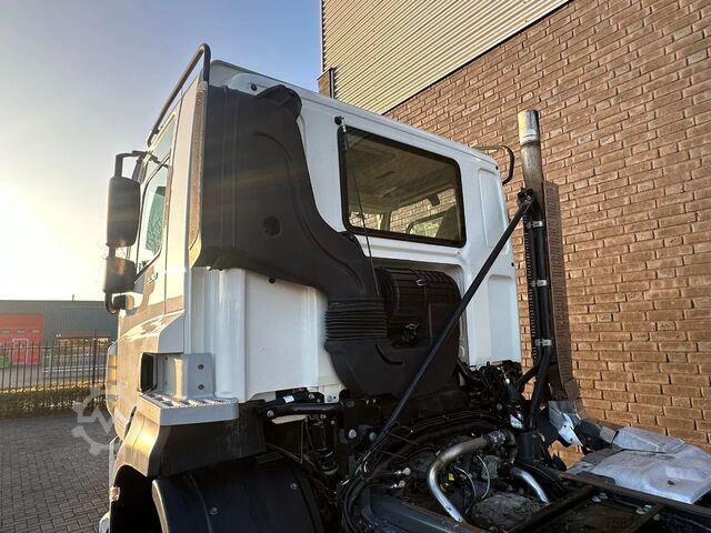 Podwozie z kabiną DAF CF 530 8X4 CHASSIS CAB SCHADE/UNFALL/DAMAGE