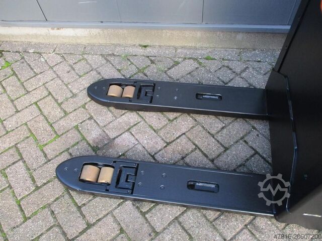 Chariot élévateur à basse altitude TOYOTA LPE250