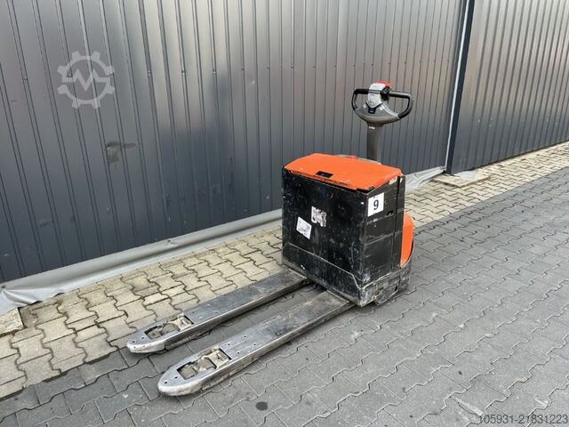 Carretilla elevadora baja BT LWE200