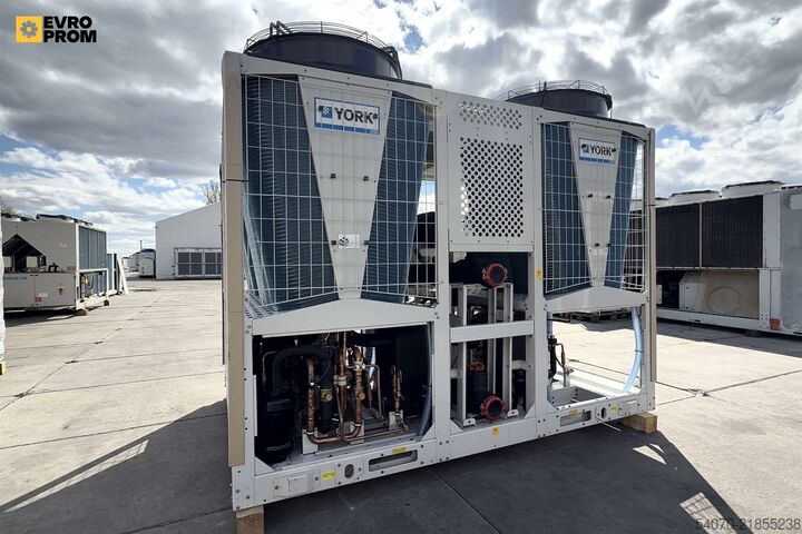 Chiller/tepelné čerpadlo New Industrial Сhiller/Heat pump YORK 159/160 kW | With warranty