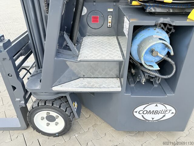 Wózek widłowy czterokierunkowy Combilift C3000CB GAS TRIPLEX 4900 POSITIONER TOP1