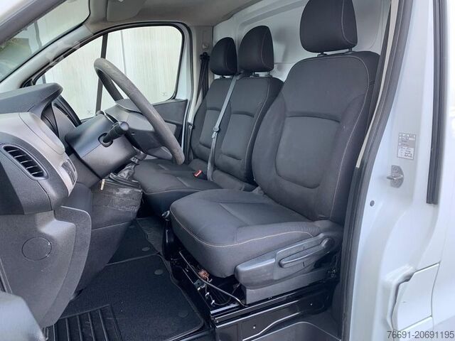 Κλειστό βαν Renault Trafic T27 Van - Km: 105.000 -