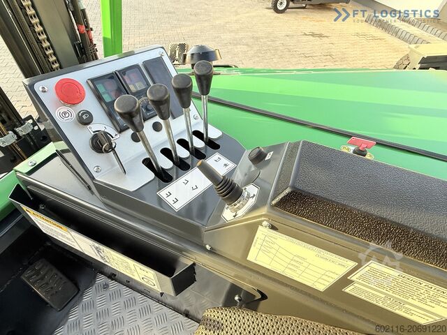 Wózek widłowy czterokierunkowy Combilift CB4000 GAS TRIPLEX 5200 POSITIONER