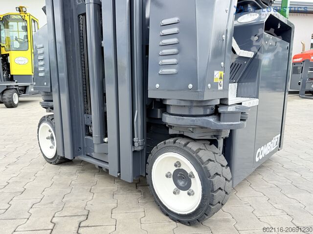 Wózek widłowy czterokierunkowy COMBILIFT CBE2500 TRIPLEX 5500 FORK POSITIONER