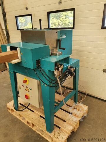 Μηχανή διάτρησης γωνιακών στύλων SELECT 33250