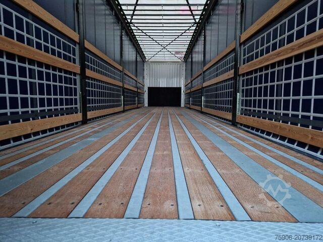 Semi-remorque Kässbohrer TAUTLINER