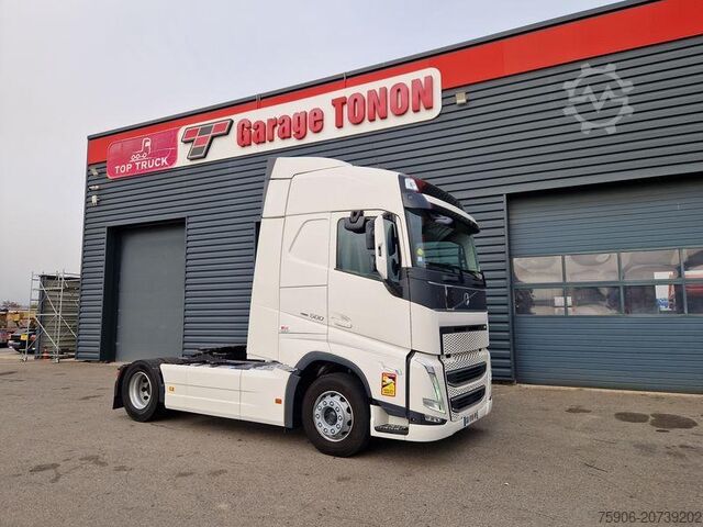 Standard tractor unit Volvo FH