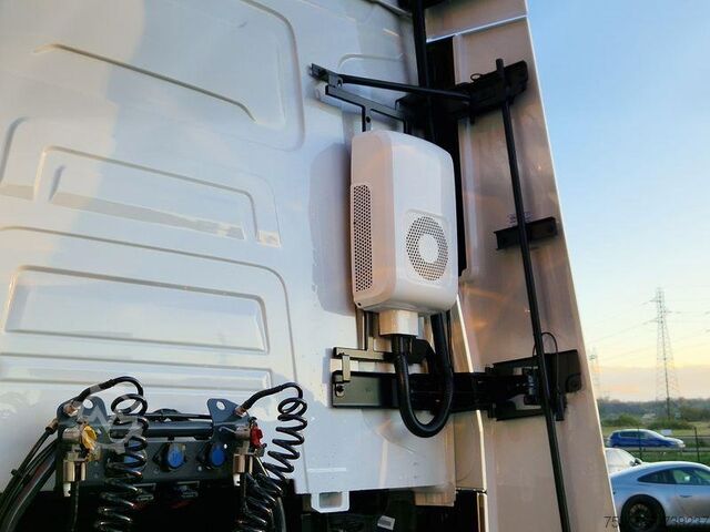 Standard tractor unit Renault Gamme T High