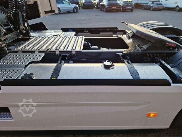 Standard tractor unit Renault Gamme T High