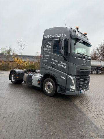 Hazardous materials truck VOLVO FH 500 2-L HY ADR GLOBETROTTER