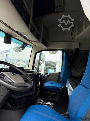 Hazardous materials truck VOLVO FH 500 2-L HY ADR GLOBETROTTER