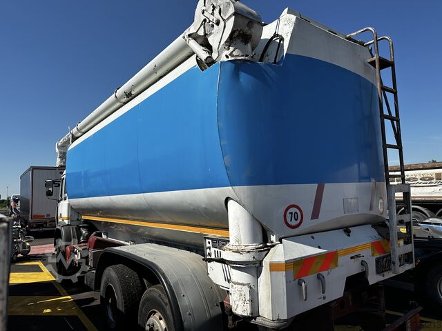 Autocamion siloz Iveco 190.26 MENCI Granulat/Futter-Silo 30cbm