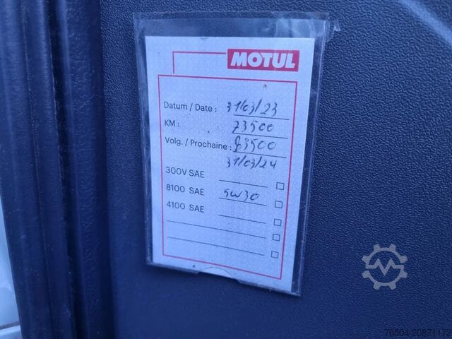 Platformwagen dubbele cabine Iveco Daily 40C15 3.0D Open laadbak DC 7 pers GVW 350...