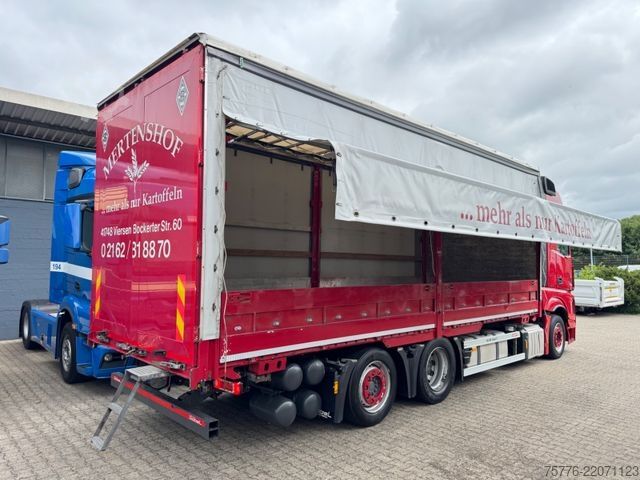 Kamion sa ravnom platformom i ceradom MERCEDES-BENZ 2548 Actros 5 L 6x2 Lowliner BDF