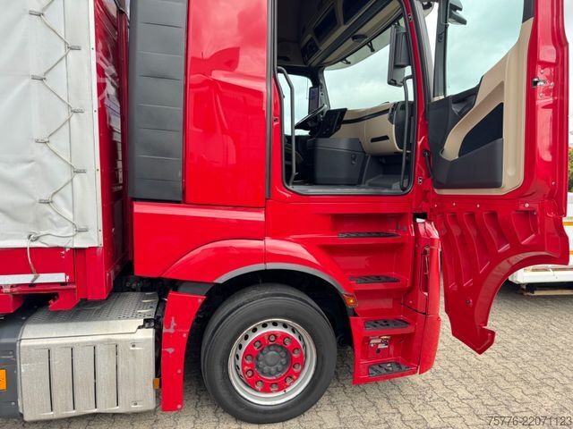 Kamion sa ravnom platformom i ceradom MERCEDES-BENZ 2548 Actros 5 L 6x2 Lowliner BDF