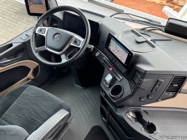 Kamion sa ravnom platformom i ceradom MERCEDES-BENZ 2548 Actros 5 L 6x2 Lowliner BDF