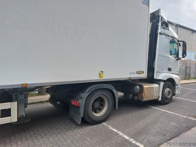 Τυπική μονάδα τράκτορα MERCEDES-BENZ Actros 18-45 Stream Space-MP4-ACC