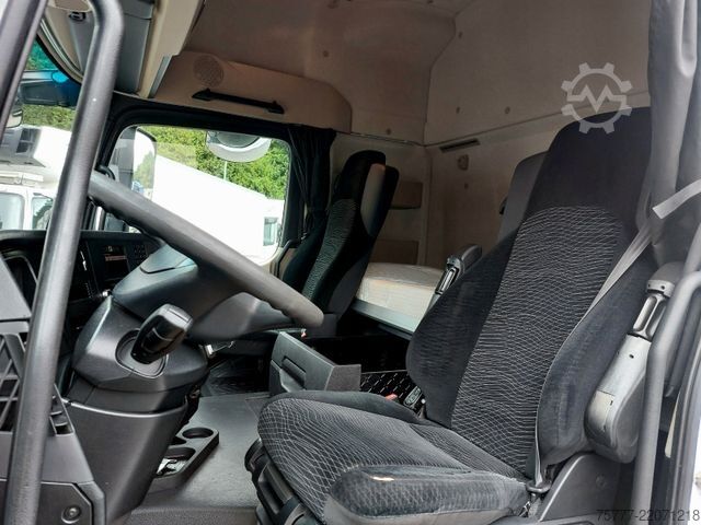 Τυπική μονάδα τράκτορα MERCEDES-BENZ Actros 18-45 Stream Space-MP4-ACC