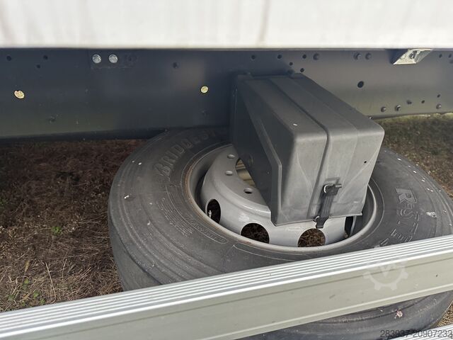 Dobozos teherautó iveco EuroCargo ML 180