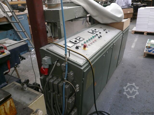 Truse sa mašinama za okupljanje Kolbus KM 470