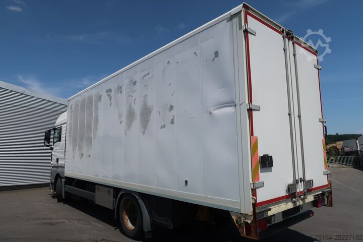 Vrachtwagen met bakwagen MAN TGX 18.360 4x2 LL