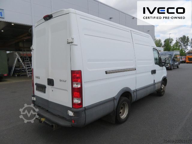 Komercijalno vozilo sa visokim krovom IVECO 35C17V/P