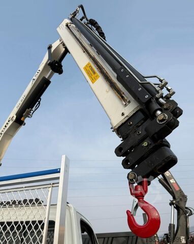 Samochód ciężarowy ze stałą zabudową Iveco DAILY 60C17