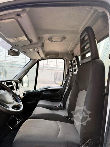 Samochód ciężarowy ze stałą zabudową Iveco DAILY 60C17