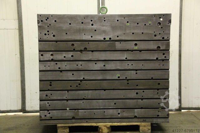 Upínací držák s T-drážkami unbekannt 1667/1000/H1400 mm