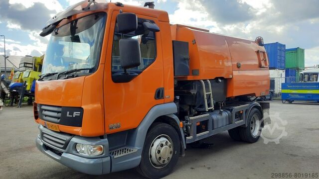Veegmachine DAF FA LF45G12 + Johnston VF501