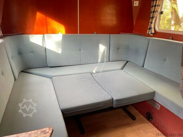 Boskapssläp (semitrailer) Blomenröhr / Niehoff 4-5 Pferde und Wohnung