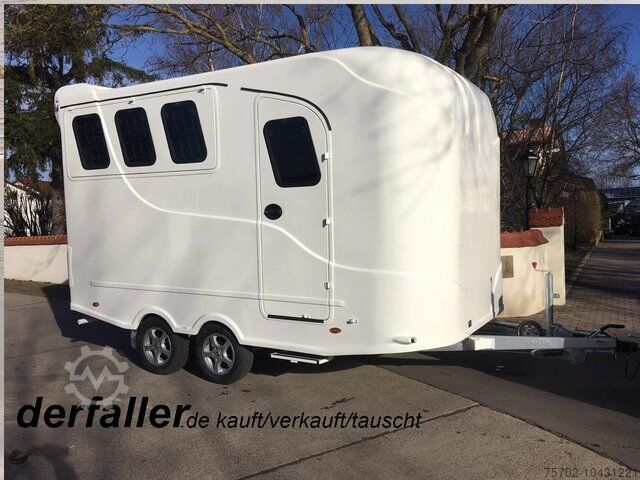 Veewagen Steinsberger 3-Pferdeanhänger mit neuer Wohnung