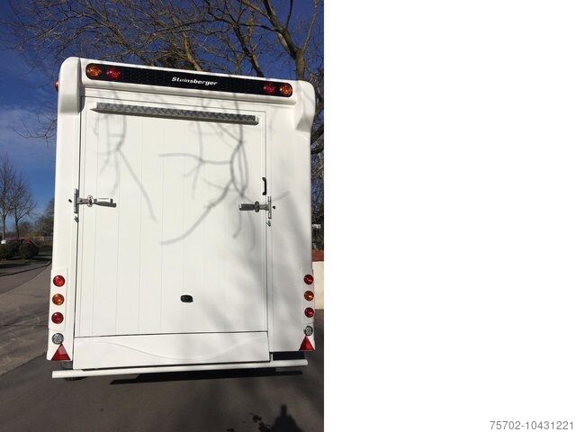 Veewagen Steinsberger 3-Pferdeanhänger mit neuer Wohnung
