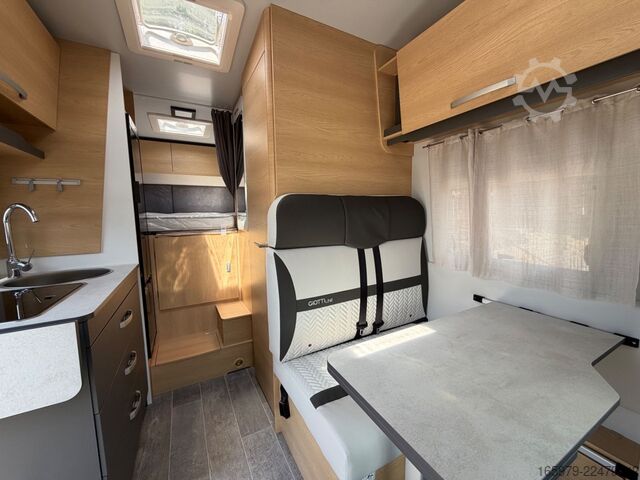 Kamper z alkową GIOTTILINE Siena 422 - Full Pack