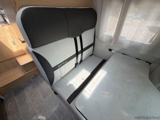Kamper z alkową GIOTTILINE Siena 422 - Full Pack