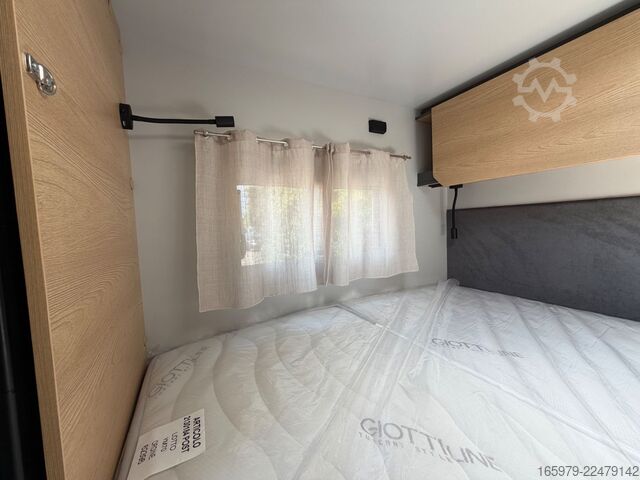 Kamper z alkową GIOTTILINE Siena 422 - Full Pack