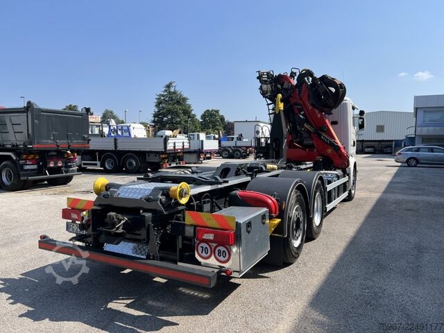 Kroghejs-lastbil med kran SCANIA G490