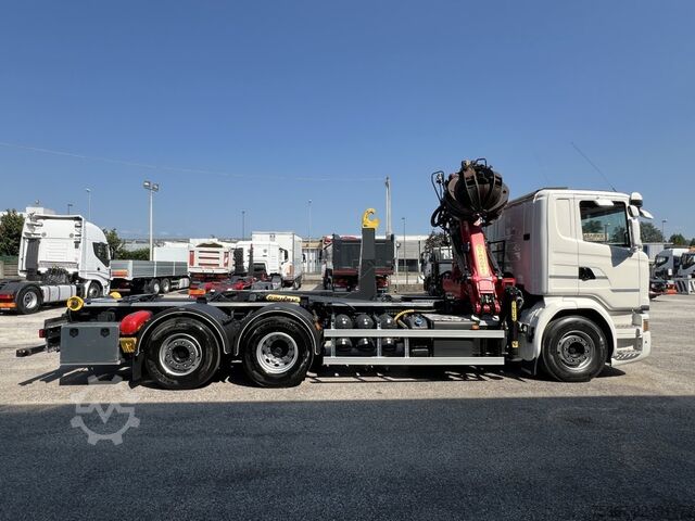 Kroghejs-lastbil med kran SCANIA G490
