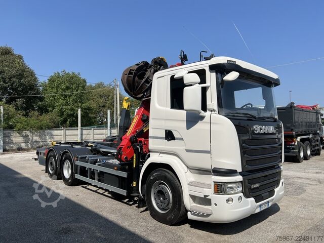 Kroghejs-lastbil med kran SCANIA G490