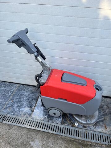 Vloerreinigingsmachine Hako Scrubmaster B12