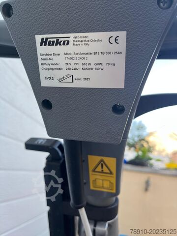 Vloerreinigingsmachine Hako Scrubmaster B12