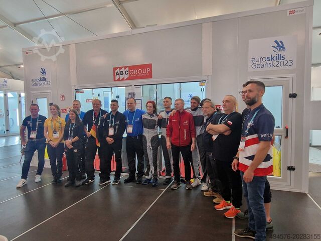 Cabine de peinture 12x5x5 m avec soubassement ABC-Group